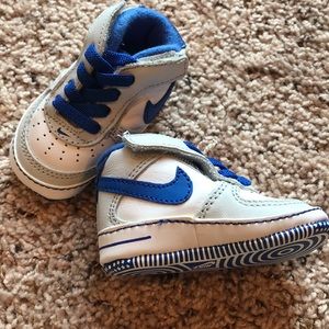 Nike soft sole infant tennis shoes